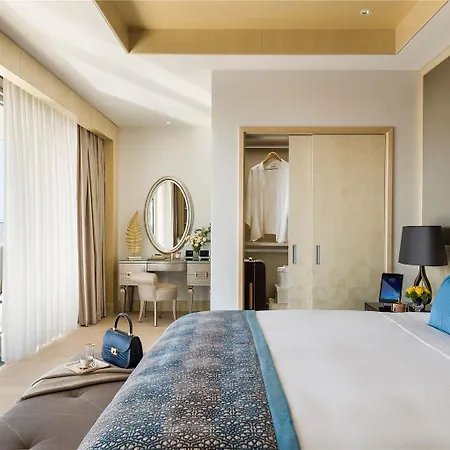 Raffles Отель 5*