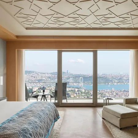 Raffles Szálloda 5*
