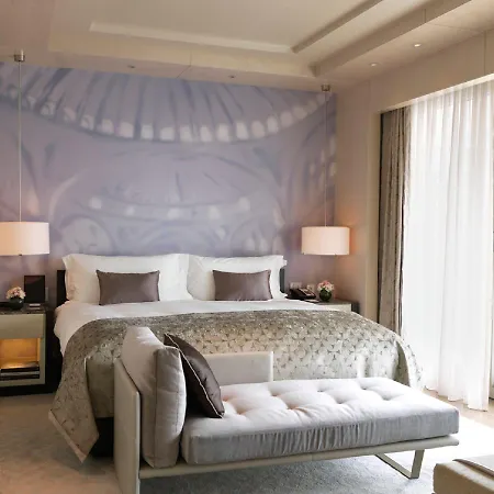Raffles Hotel 5*